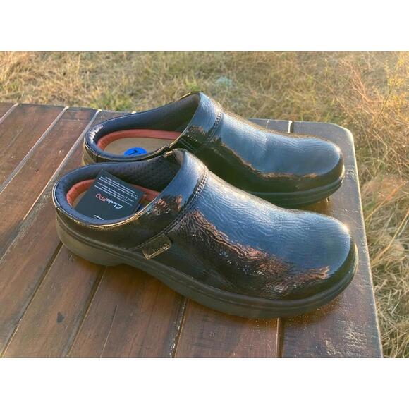 New NWOB Womens Clarks Pro Navy Patent Professional Work Clog Shoes Size 7.5 M - Picture 2 of 8